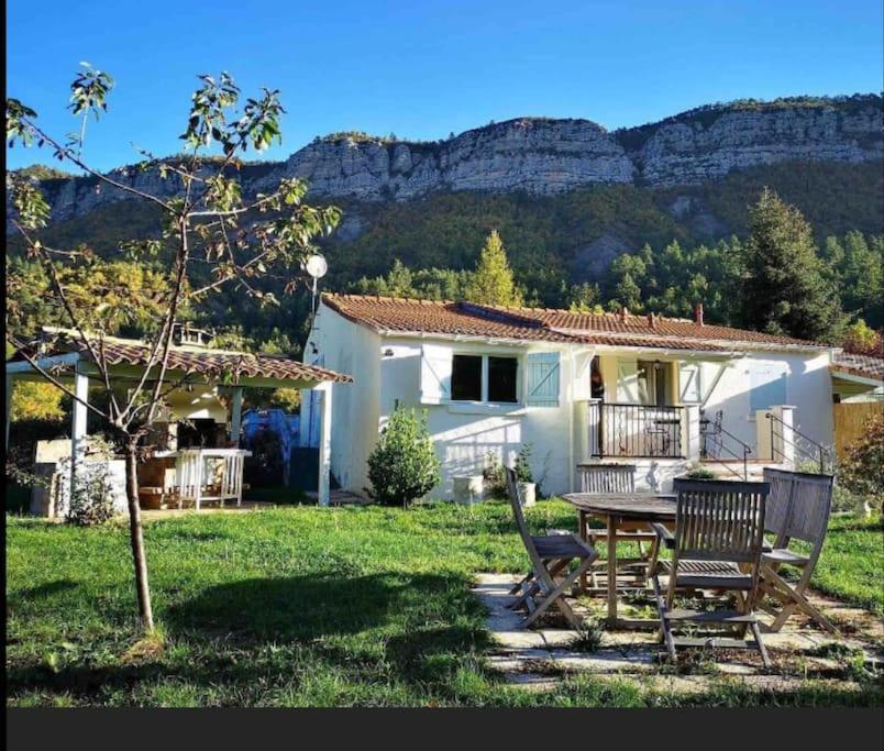 La Maison Des Pins Сен-Жюльен-дю-Вердон Экстерьер фото